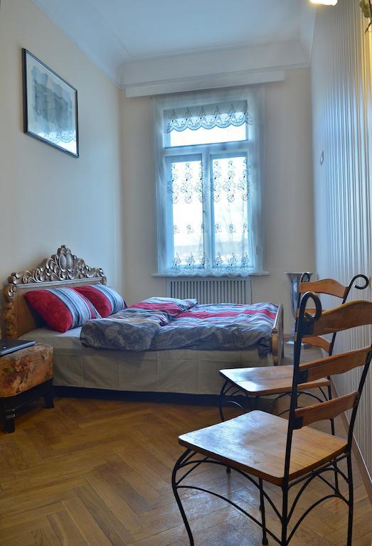 טביליסי Griboedov Hostel & Suites חדר תמונה