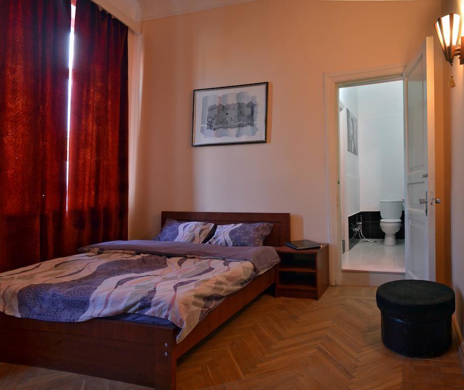 טביליסי Griboedov Hostel & Suites חדר תמונה